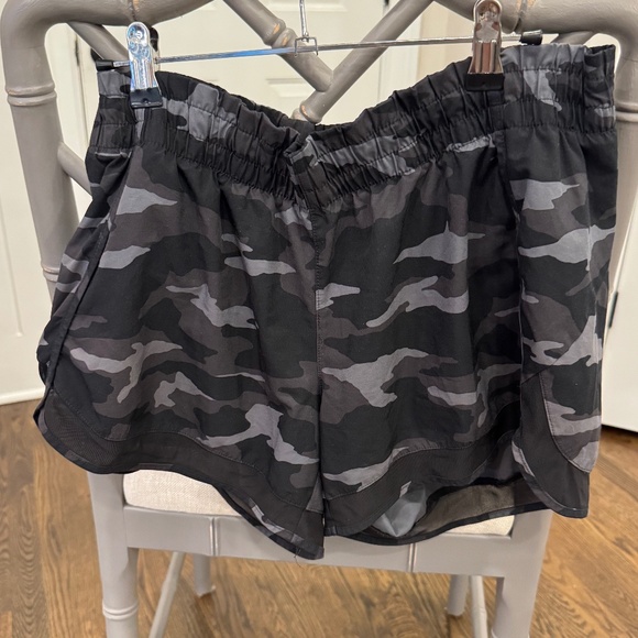 Athleta Printed Mesh Racer Run Short 4' - Picture 4 of 7